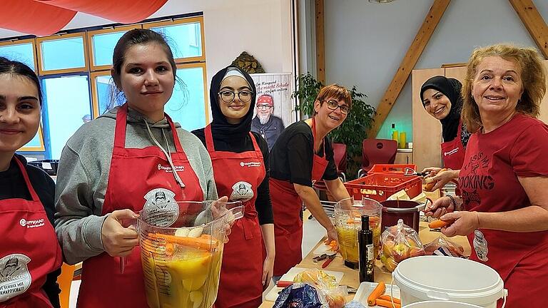 Aus gesunden Zutaten wurde ein leckerer und gesunder Smoothie. Aus gesunden Zutaten wurde ein leckerer und gesunder Smoothie.