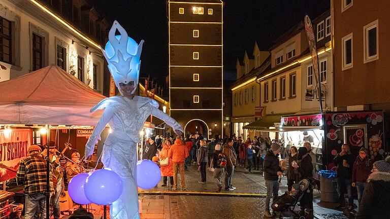 Die Veranstalter hoffen, mit Sternenwoche, langer Einkaufsnacht und Adventsmarkt (Archivbild) wieder viele Besucher nach Bad Neustadt zu locken.