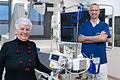 Die 74-jährige Erika Longino kann wieder lachen. Nach ihrem Kammerflimmern und einer 23-minütigen Reanimation erholt sie sich gut. Darüber freut sich auch Dr. Jan Kikec, Oberarzt der Kardiologie I im Rhön-Klinikum Bad Neustadt.