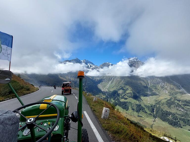 Auf dem Weg von der Mautstation in Ferleiten den Berg hinauf zum &quot;Fuscher Törl&quot;.