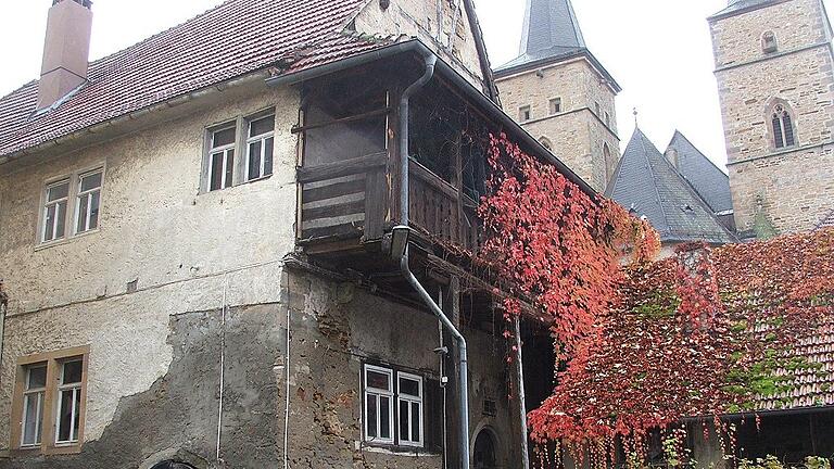 Am Betty-Stumpf-Haus hat sich seit Jahrhunderten fast nichts geändert. 2018 und 2019 will die Stadt 200 000 Euro investieren. Für das Haus besteht Kaufinteresse. Am Betty-Stumpf-Haus hat sich seit Jahrhunderten fast nichts geändert. 2018 und 2019 will die Stadt 200 000 Euro investieren. Für das Haus besteht Kaufinteresse.