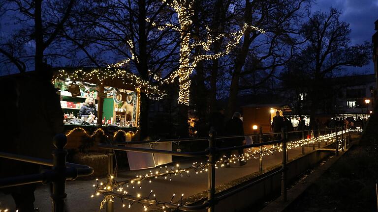 Der Schneewittchen-Weihnachtsmarkt hat im vergangenen Jahr das erste Mal für Lichterglanz in der städtischen Anlage gesorgt. Der Schneewittchen-Weihnachtsmarkt hat im vergangenen Jahr das erste Mal für Lichterglanz in der städtischen Anlage gesorgt. 