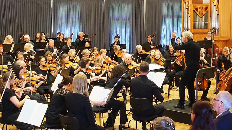 Bis auf den letzten Platz war der Saal in der Musikakademie Hammelburg besetzt. - Bis auf den letzten Platz war der Saal in der Musikakademie Hammelburg besetzt. Bis auf den letzten Platz war der Saal in der Musikakademie Hammelburg besetzt. - Bis auf den letzten Platz war der Saal in der Musikakademie Hammelburg besetzt.