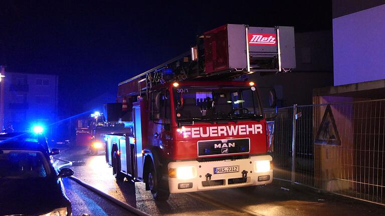 Auch die Drehleiter der Haßfurter Feuerwehr war vorsorglich im Einsatz, wurde aber nicht benötigt. Auch die Drehleiter der Haßfurter Feuerwehr war vorsorglich im Einsatz, wurde aber nicht benötigt.