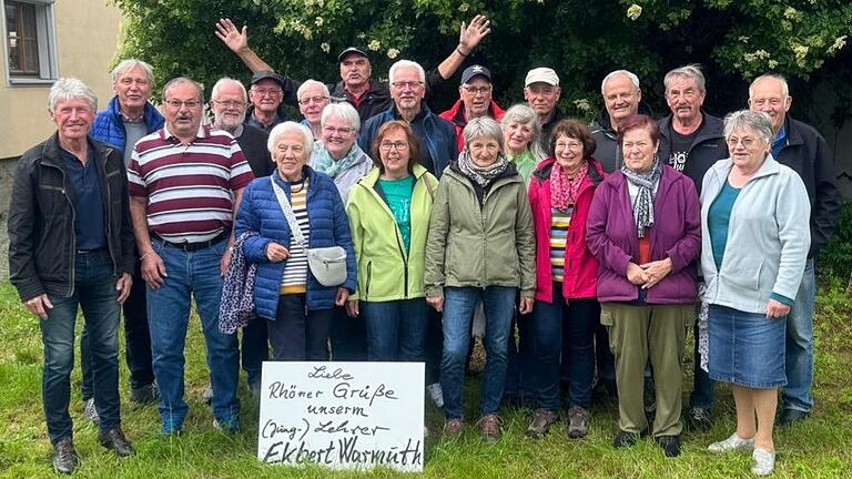 Zum diesjährigen Backhausfest der DJK Oberfladungen hatte Gerhard Bach wieder ein Klassentreffen (Jahrgänge 1950 bis 1952) organisiert. Auch andere Ehemalige, die die Oberfladunger Kirchbergschule besucht hatten, gesellten sich gerne dazu.