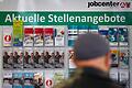 Jobmesse - Tag der Möglichkeiten       -  Fachkräfte dringend gesucht - aber für Asylbewerber bleibt es schwierig, auf dem Arbeitsmarkt Fuß zu fassen.
