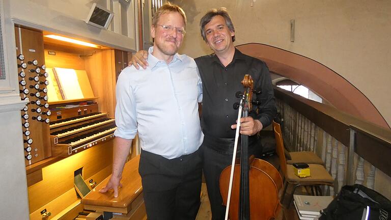 Wie die beiden Künstler Simon Nádasi (links) und Kirill Variash, so harmonierten auch ihre beiden Instrumente. Wie die beiden Künstler Simon Nádasi (links) und Kirill Variash, so harmonierten auch ihre beiden Instrumente.