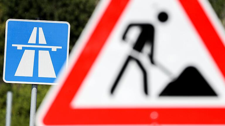 Ab Dienstag kommen die Bausstellenschilder weg. Die A3 zwischen den Anschlussstellen Rohrbrunn und Marktheidenfeld wird freigegeben. Ab Dienstag kommen die Bausstellenschilder weg. Die A3 zwischen den Anschlussstellen Rohrbrunn und Marktheidenfeld wird freigegeben.