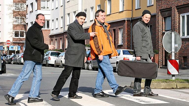 'Laridée' steht für Musik aus Frankreich: mit Peter Wendel (Gesang, Gitarre), Christian Hartung (Geige, Akkordeon), Tobias Schrödter (Gesang, Querflöte), Andreas Pitter (Gitarren, Percussion, Gesang). 'Laridée' steht für Musik aus Frankreich: mit Peter Wendel (Gesang, Gitarre), Christian Hartung (Geige, Akkordeon), Tobias Schrödter (Gesang, Querflöte), Andreas Pitter (Gitarren, Percussion, Gesang).