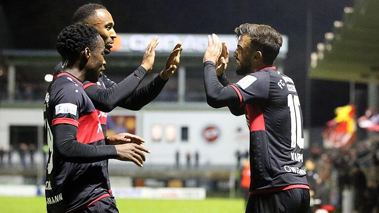 Benjika Caciel, Saliou Sané und Dardan Karimani (von links) jubeln über Karimanis Treffer zum zwischenzeitlichen 2:0 aus Sicht der Würzburger Kickers. Benjika Caciel, Saliou Sané und Dardan Karimani (von links) jubeln über Karimanis Treffer zum zwischenzeitlichen 2:0 aus Sicht der Würzburger Kickers.