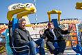 Presserundgang auf dem Oktoberfest       -  Der Oberbürgermeister und der Festleiter testen vor dem Wiesn-Start ein Fahrgeschäft.