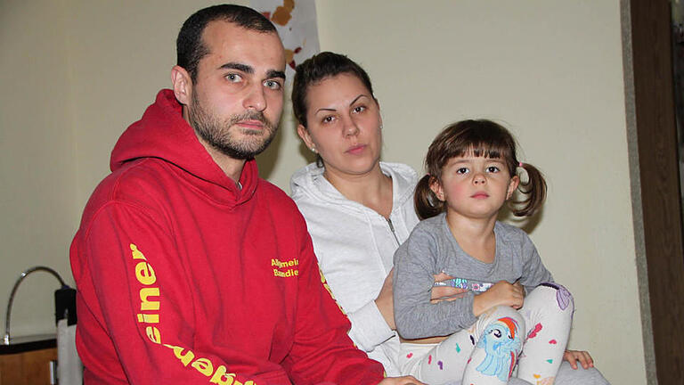 Irakli Zhvania und seine Familie lebt noch immer in der Unterkunft in Wernarz. Sie möchten bald ausziehen. Foto: Ulrike Müller - Irakli Zhvania und seine Familie lebt noch immer in der Unterkunft in Wernarz. Sie möchten bald ausziehen. Foto: Ulrike Müller Irakli Zhvania und seine Familie lebt noch immer in der Unterkunft in Wernarz. Sie möchten bald ausziehen. Foto: Ulrike Müller - Irakli Zhvania und seine Familie lebt noch immer in der Unterkunft in Wernarz. Sie möchten bald ausziehen. Foto: Ulrike Müller