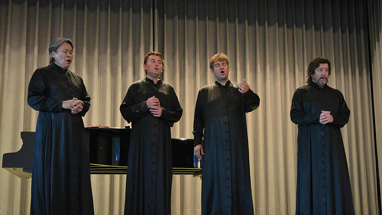 Die Sänger des St.-Daniels-Chors entführten die Besucher mit ihrem Konzert in den russischen Kulturkreis.  Foto: Björn Hein       -  Die Sänger des St.-Daniels-Chors entführten die Besucher mit ihrem Konzert in den russischen Kulturkreis.  Foto: Björn Hein