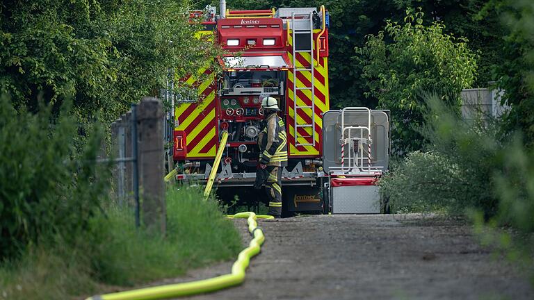 Großeinsatz der Polizei in Altdorf bei Nürnberg       -  Die vermisste Frau eines Brandstifters aus Altdorf könnte ebenfalls verbrannt sein. (Archivfoto)