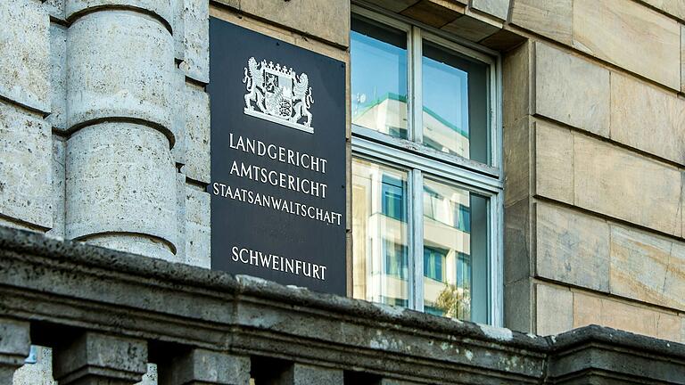 Ein 22-Jähriger musste sich vor dem Landgericht Schweinfurt wegen der Beihilfe zum illegalen Drogenhandel verantworten.