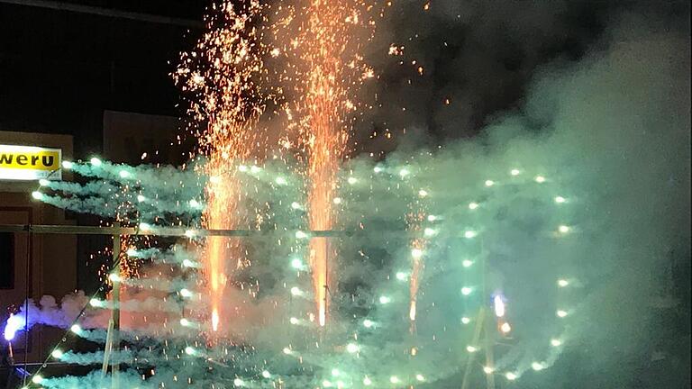 Wie zum Jahreswechsel 2019/2020 soll in diesem Jahr beim professionellen Feuerwerk in Kothen wieder die Jahreszahl 2025 funkeln. - Wie zum Jahreswechsel 2019/2020 soll in diesem Jahr beim professionellen Feuerwerk in Kothen wieder die Jahreszahl 2025 funkeln. Wie zum Jahreswechsel 2019/2020 soll in diesem Jahr beim professionellen Feuerwerk in Kothen wieder die Jahreszahl 2025 funkeln. - Wie zum Jahreswechsel 2019/2020 soll in diesem Jahr beim professionellen Feuerwerk in Kothen wieder die Jahreszahl 2025 funkeln.