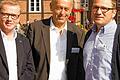 Stefan Höflich (rechts) von Karlburger Holzbau, Professor Franz Josef Radermacher (Mitte) und 81fünf-Vorstand Thomas Elster.