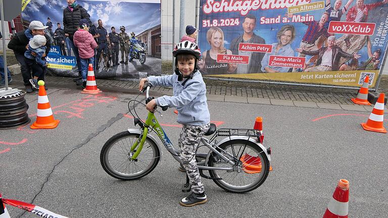 Der siebenjährige Anton war vom dem Fahrradparcours begeistert.