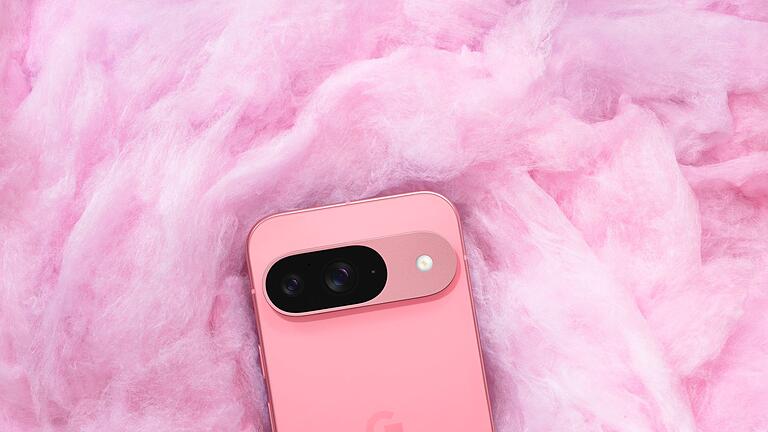 Google Pixel 9       -  Pink ist eine Option: Daneben bietet Google das Pixel 9 (ab 900 Euro) auch in den Farben Schwarz, Lindgrün und Altweiß an.