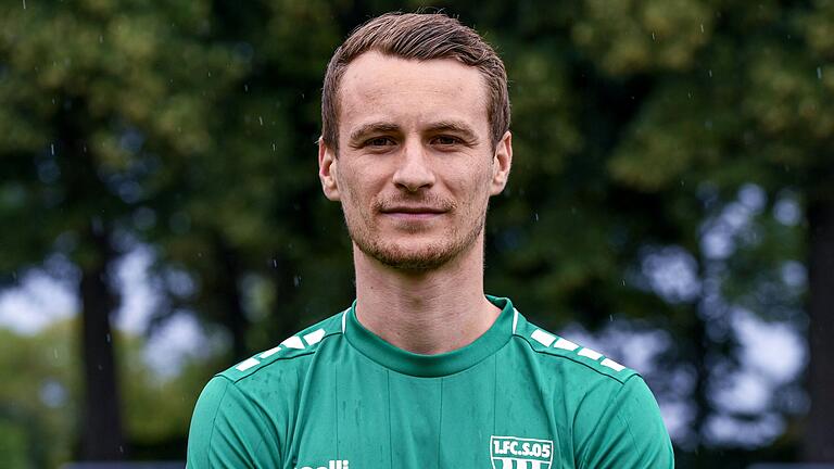 Darius Held stand im Sommer für kurze Zeit beim FC Schweinfurt 05 unter Vertrag. Der 26-Jährige absolvierte in seiner Karriere 91 Spiele in der Regionalliga Bayern und 31 Spiele in der Regionalliga Südwest. In der Winterpause hat er sich dem Würzburger FV angeschlossen. Darius Held stand im Sommer für kurze Zeit beim FC Schweinfurt 05 unter Vertrag. Der 26-Jährige absolvierte in seiner Karriere 91 Spiele in der Regionalliga Bayern und 31 Spiele in der Regionalliga Südwest. In der Winterpause hat er sich dem Würzburger FV angeschlossen.