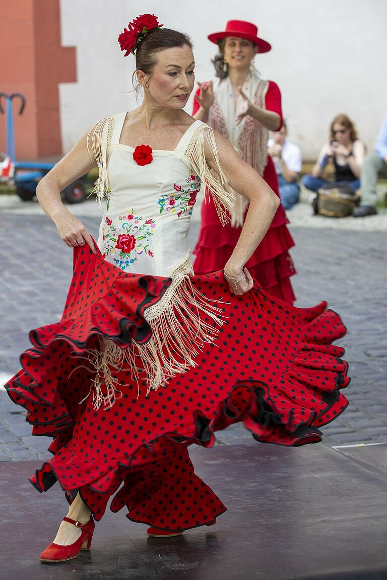 Flamencotänzerinnen aufgenommen beim Kunstleeren Raum. Flamencotänzerinnen aufgenommen beim Kunstleeren Raum.