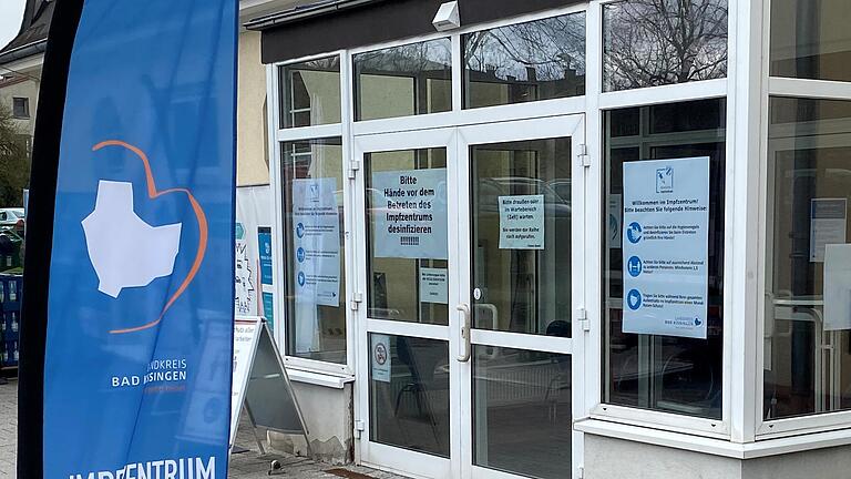 Impfzentrum Landkreis Bad Kissingen - Das Impfzentrum Landkreis Bad Kissingen sucht händeringend nach Impfwilligen. Eine Sonder-Impfaktion musste bereits abgesagt werden. Impfzentrum Landkreis Bad Kissingen - Das Impfzentrum Landkreis Bad Kissingen sucht händeringend nach Impfwilligen. Eine Sonder-Impfaktion musste bereits abgesagt werden.