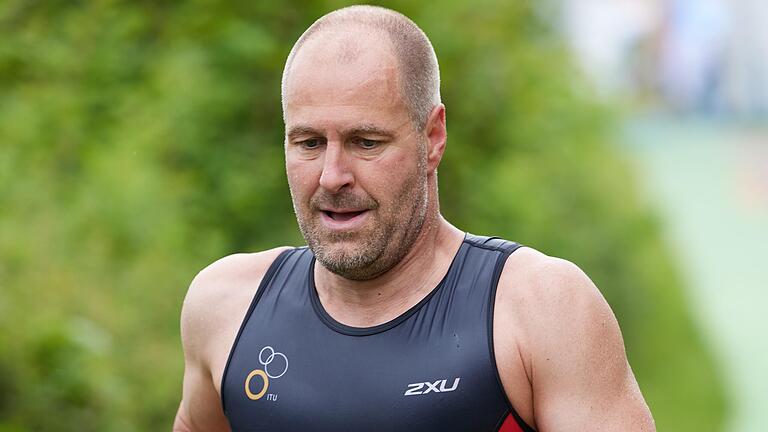 Georg Harbauer aus Kürnach bei Würzburg beim Vulkan Cross Triathlon 2021. In seiner Altersklasse gewann der 50-Jährige die deutsche Meisterschaft.