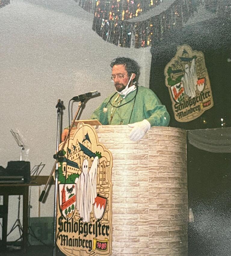 Als 'Sanitäter von Mainberg' stieg der Sitzungspräsident Berthold Hartmann 1989 in die Bütt.