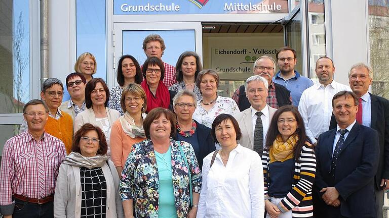 Seit 25 beziehungsweise 40 Jahren sind diese Lehrkräfte an Grund- und Mittelschulen im Landkreis Würzburg engagiert.