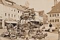 So sah der Michaelsbrunnen Ende der 1970er Jahren am Michaelstag aus. Er war mit vielen Blumenkästen geschmückt.