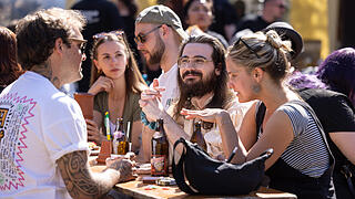Fantasyfestival in Gaukönigshofen       -  Zahlreiche Menschen besuchen am Samstag (12.04.25) das Fantasyfestival mit Mittelalter-Markt auf dem Festplatz in Gaukönigshofen.