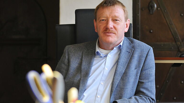 Peter Juks, Bürgermeister in Ochsenfurt, geht als Favorit in Stichwahl am 29. März.