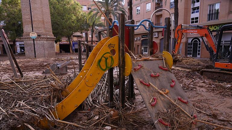 Nach Überschwemmung in Spanien - Vielerorts sind die Spuren der Verwüstung noch zu sehen. Nach Überschwemmung in Spanien - Vielerorts sind die Spuren der Verwüstung noch zu sehen.