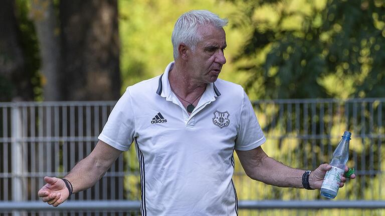 Michael Hochrein trainiert den Fußball-Landesligisten TSV Lengfeld seit 2013. Michael Hochrein trainiert den Fußball-Landesligisten TSV Lengfeld seit 2013.