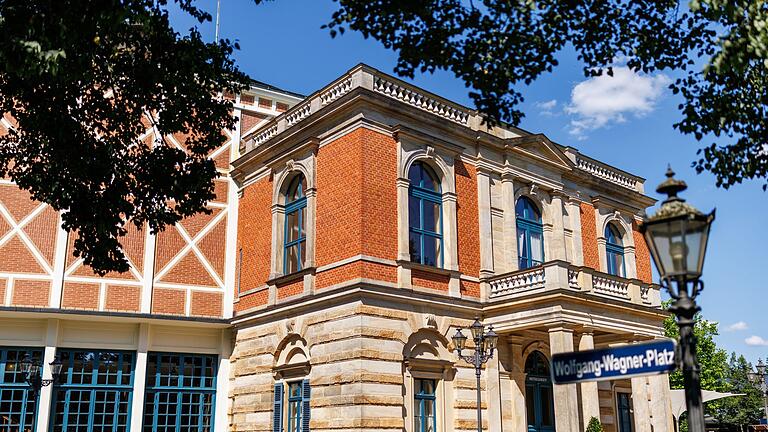 Festspielhaus Bayreuth       -  Im Bayreuther Festspielhaus gibt es 2025 neue &bdquo;Meistersinger&rdquo;.