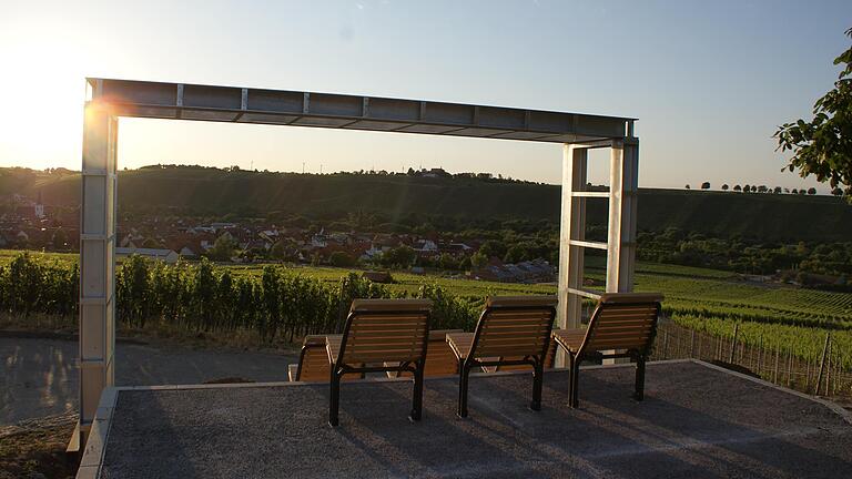 Einen herrlichen Blick über Nordheim, die Weinberge und die Vogelsburg bietet das neue Weinkino in Nordheim. Einen herrlichen Blick über Nordheim, die Weinberge und die Vogelsburg bietet das neue Weinkino in Nordheim.