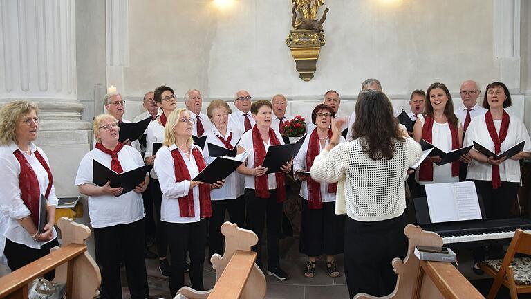 Sängerrunde Holzkirchen e.V. beim Dankgottesdienst zum 75-jährigen Vereinsjubiläum in der Balthasar-Neumann-Rundkirche in lzkirchen.