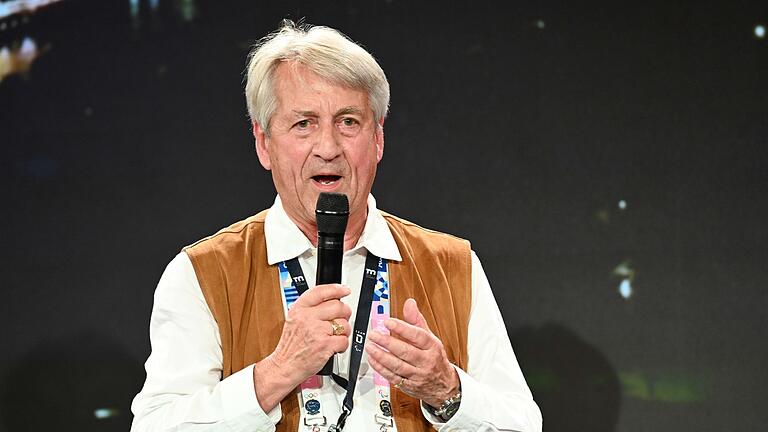Fünfkampf-Weltverbandschef Klaus Schormann - Weltverbandspräsident Klaus Schormann wünscht Zillekens viel Glück. Fünfkampf-Weltverbandschef Klaus Schormann - Weltverbandspräsident Klaus Schormann wünscht Zillekens viel Glück.