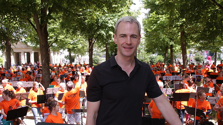 Intendant Alexander Steinbeis sagt über den Symphonic Mob 2023: 'Es ist Wahnsinn.' - Intendant Alexander Steinbeis sagt über den Symphonic Mob 2023: 'Es ist Wahnsinn.' Intendant Alexander Steinbeis sagt über den Symphonic Mob 2023: 'Es ist Wahnsinn.' - Intendant Alexander Steinbeis sagt über den Symphonic Mob 2023: 'Es ist Wahnsinn.'