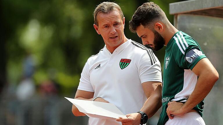 Der eine will eine bessere Chancenauswertung sehen, der andere nach einer Blessur wieder Anschluss finden: Trainer Marc Reitmaier (links) und Flügelstürmer Taha Aksu. Der eine will eine bessere Chancenauswertung sehen, der andere nach einer Blessur wieder Anschluss finden: Trainer Marc Reitmaier (links) und Flügelstürmer Taha Aksu.
