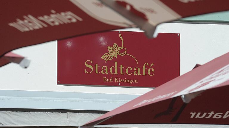 Neue Anlaufstelle auf dem Marktplatz: Die hessische Gastro-Unternehmensgruppe HOWA hat dort mit dem Stadtcafé in kurzer Zeit ihr inzwischen viertes Bad Kissinger Engagement eröffnet. Neue Anlaufstelle auf dem Marktplatz: Die hessische Gastro-Unternehmensgruppe HOWA hat dort mit dem Stadtcafé in kurzer Zeit ihr inzwischen viertes Bad Kissinger Engagement eröffnet.