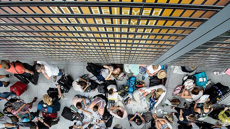 Terminal 2 am Flughafen München gesperrt       -  Verspätungen, nichts als Verspätungen: So war das bei der Sicherheitspanne am vergangenen Samstag am Flughafen München. Ganz zu schweigen von den vielen Flügen, die ganz gestrichen wurden.