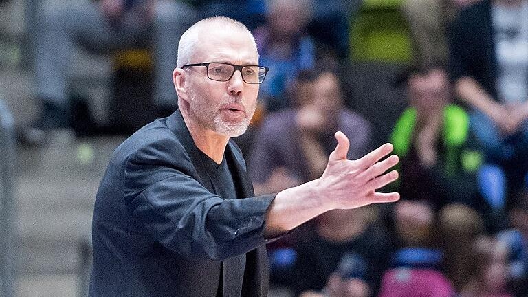 Basketball - easyCredit BBL - Fraport Skyliners - s.Oliver Wuerzburg       -  Gordon Herbert ist die seit neun Spielzeiten Trainer in Frankfurt.