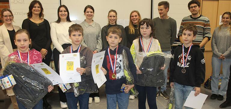 Die Sieger beim Mathe-Wettbewerb der vierten Klassen im Landkreis Kitzingen (von links): Sara Reuter, Oskar Hopfner, Simon Kleinlein, Anastasia Kalinischenko und Adam Ebert.