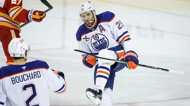 Calgary Flames - Edmonton Oilers - Traf schon nach 20 Sekunden zum 1:0: Leon Draisaitl von den Edmonton Oilers. Calgary Flames - Edmonton Oilers - Traf schon nach 20 Sekunden zum 1:0: Leon Draisaitl von den Edmonton Oilers.