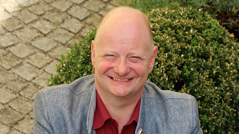 Thomas Dauenhauer, Kreisvorsitzender des Bayrischen Hotel- und Gaststättenverbands, fordert die dauerhafte Senkung der Mehrwertsteuer auf Lebensmittel in der Gastronomie.