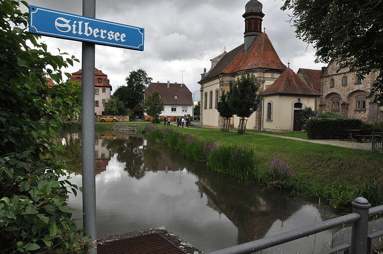 Der 'Silbersee' wurde von den Bürgern Leuzendorfs so betitelt, weil die Sanierung nicht ganz billig war.