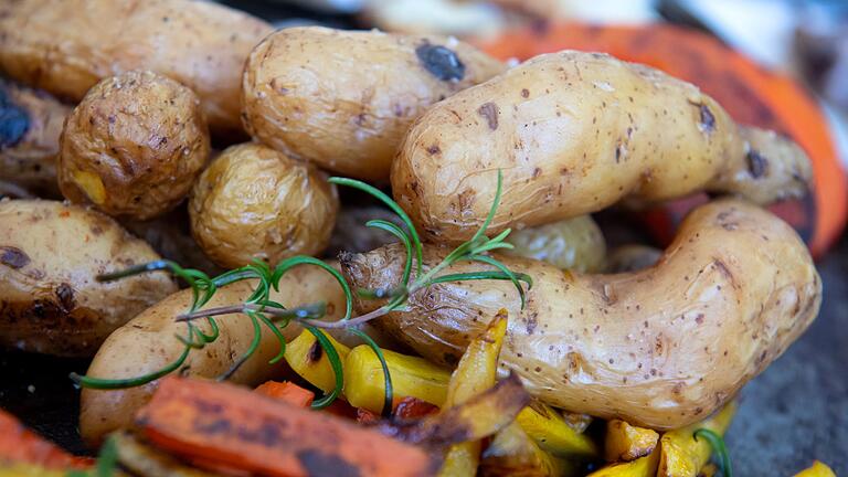 Vegetarier in Bayern       -  Verglichen mit anderen Bundesländern sind vegetarische und vegane Mahlzeiten in Bayern noch immer nur für eine ausgesprochene Minderheit die Speise der Wahl. Doch auch im Freistaat nimmt die Zahl derer, die auf tierische Produkte verzichten, deutlich zu. (Symbolbild)