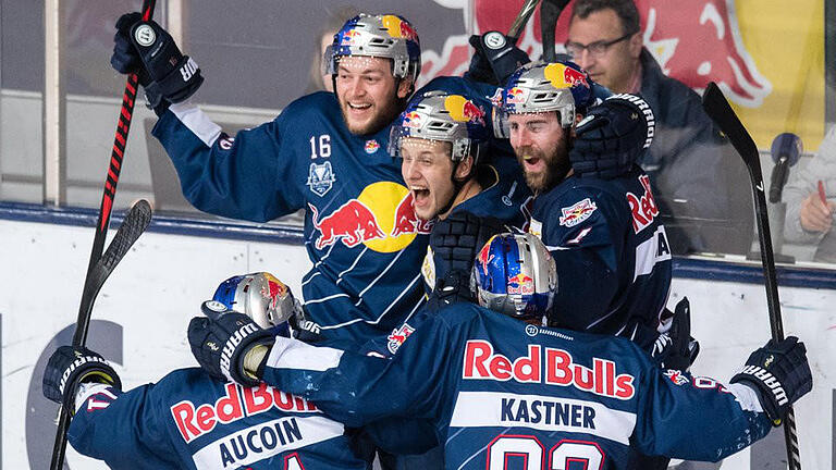 Krimi       -  München gewann das erste Finalspiel gegen Wolfsburg mit 3:2 nach zweimaliger Verlängerung. Foto: Matthias Balk