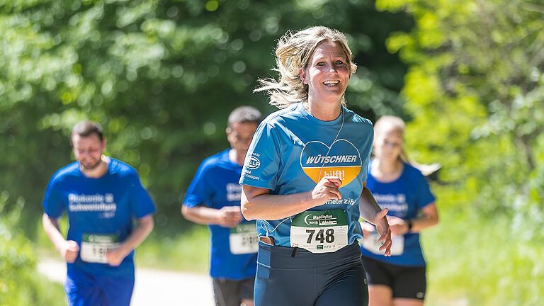 Der MainCity Run von Schweinfurt fand dieses Jahr am Samstag 14.05.22 nach langer Corona Pause erstmals am wunderschönen Baggersee von Schweinfurt statt. Rund 450 Teilnehmer beim 5,4 KM Firmenlauf.
